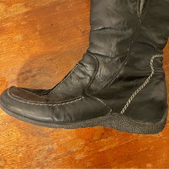 Rieker size 40 tall black flat boots with button detail - Picture 6 of 8